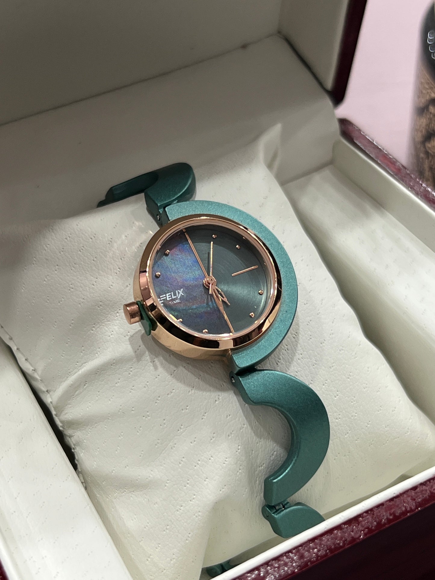 Unique - Chained Pattern Watches for Women