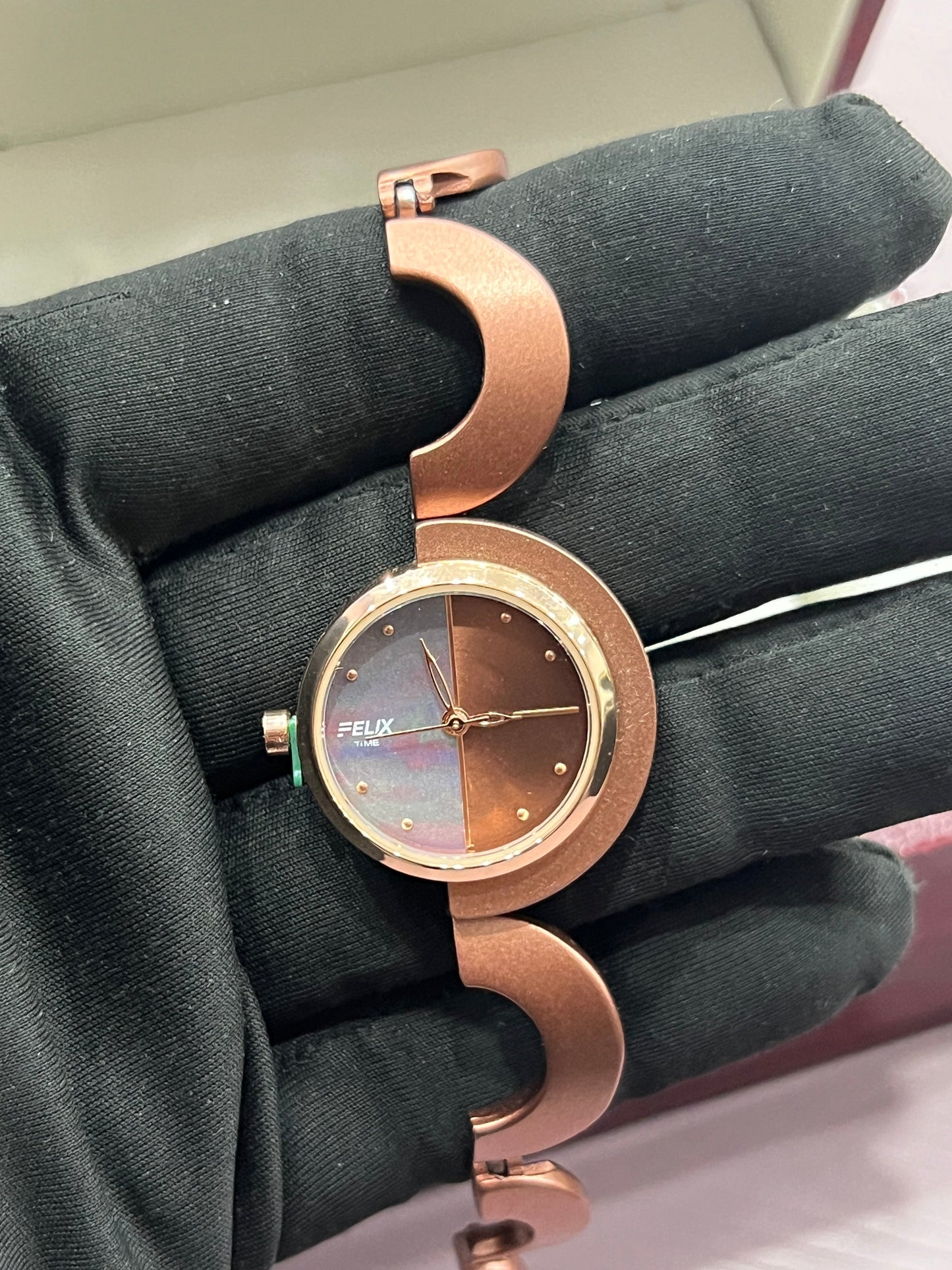 Unique - Chained Pattern Watches for Women