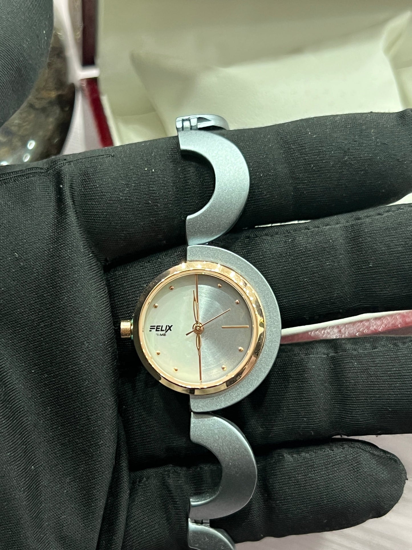 Unique - Chained Pattern Watches for Women