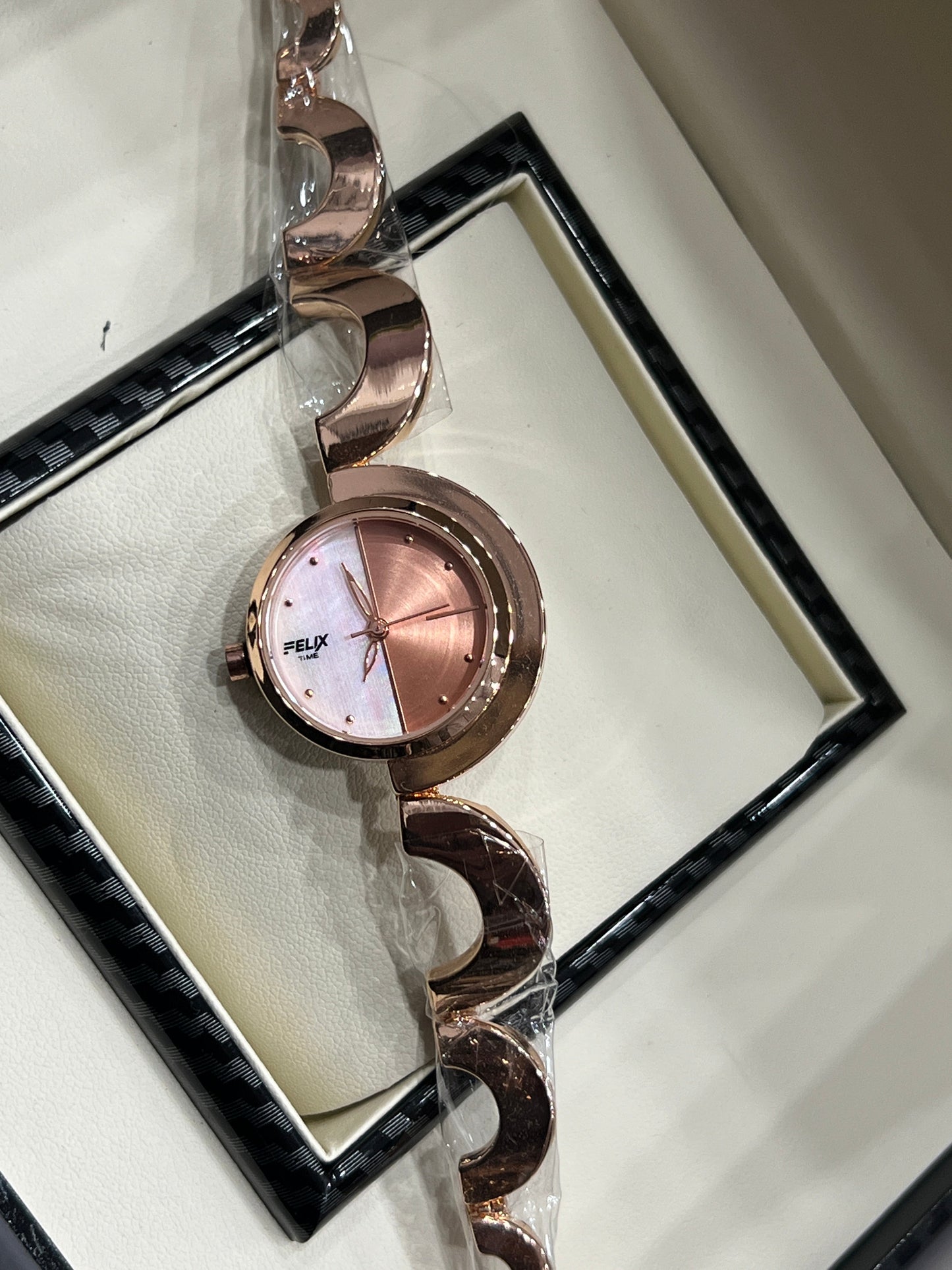 Unique - Chained Pattern Watches for Women